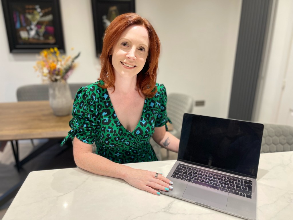 Picture of Kerry Cox - life, health and movement coach. Based in Solihull, UK, serving women aged 35+ who feel stuck to achieve their goals via fitness, nutrition & therapeutic life coaching. 